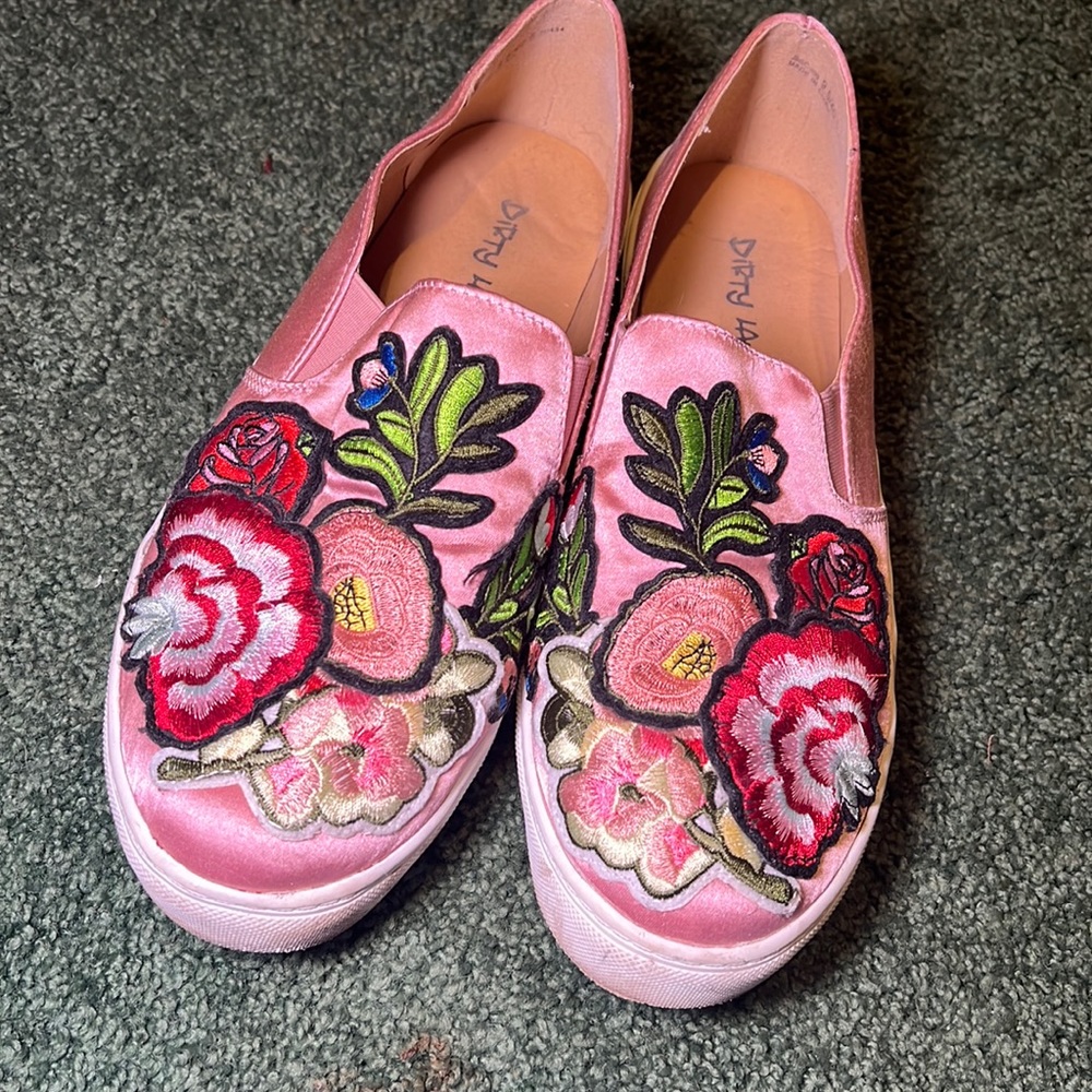 Light pink embroidered slip ons 🌷